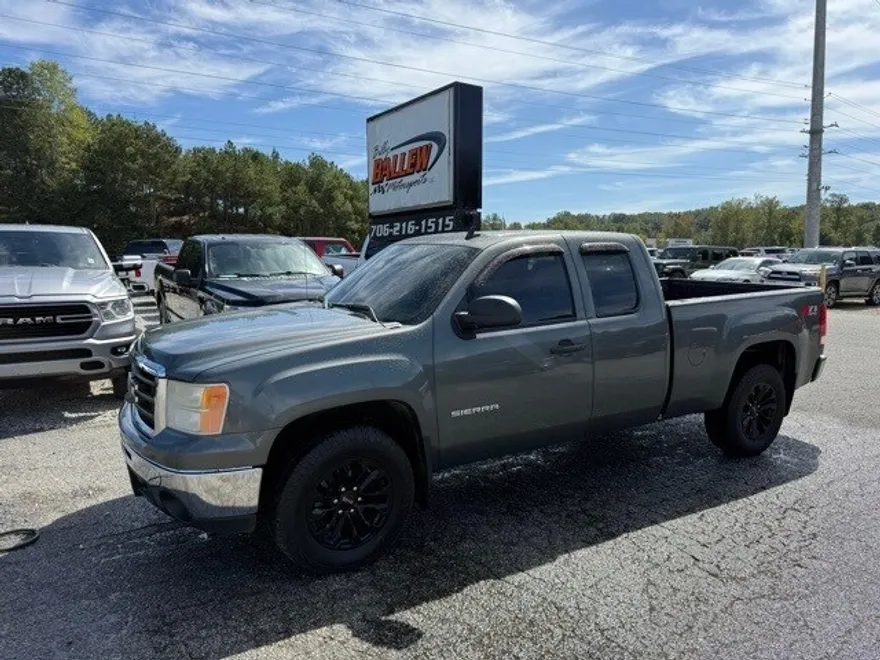 2011 Gmc Sierra SLE photo 1