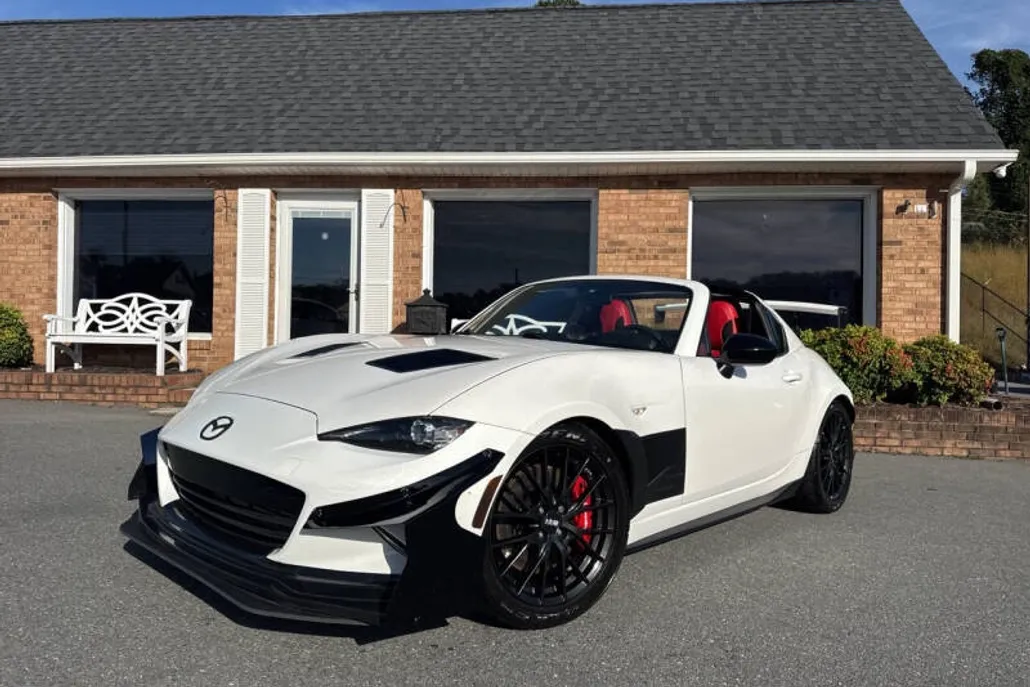2017 Mazda MX-5 Miata Miata RF photo 1
