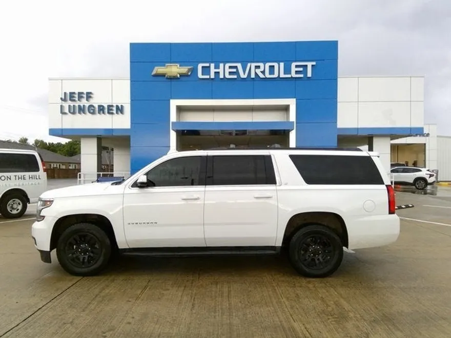 2018 Chevrolet Suburban LT photo 1