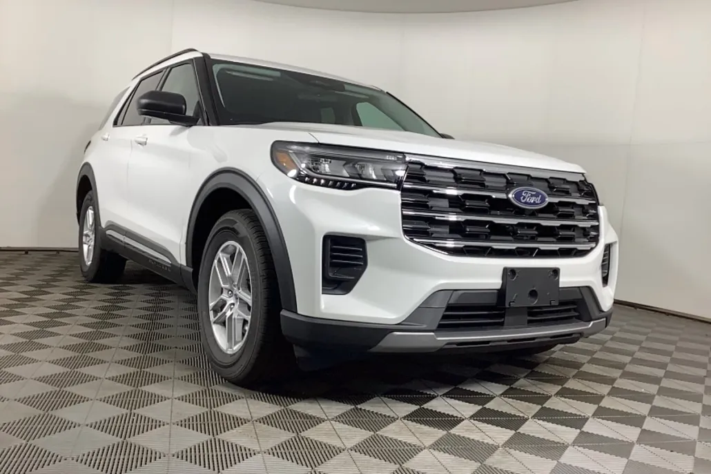 2025 Ford Explorer photo 1