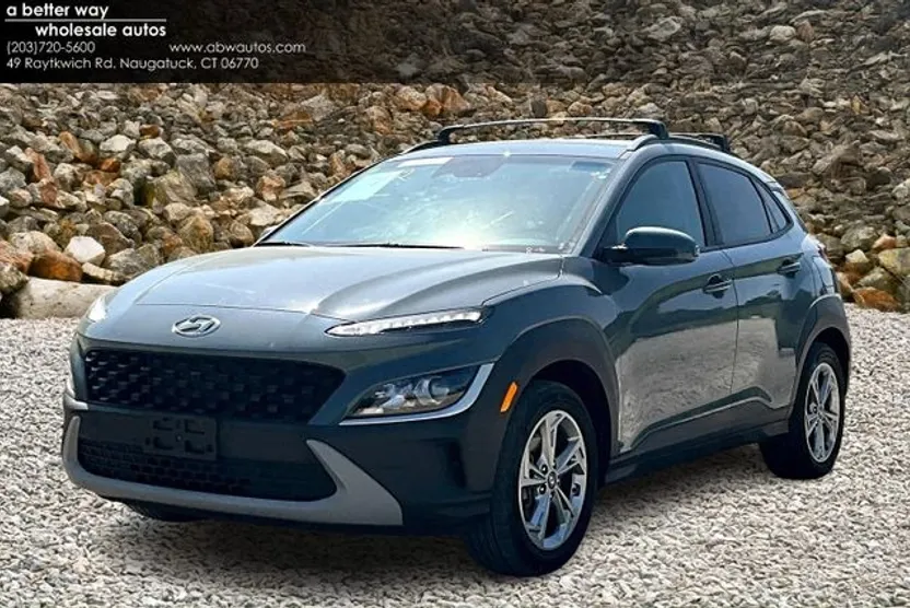 2022 Hyundai Kona SEL photo 1