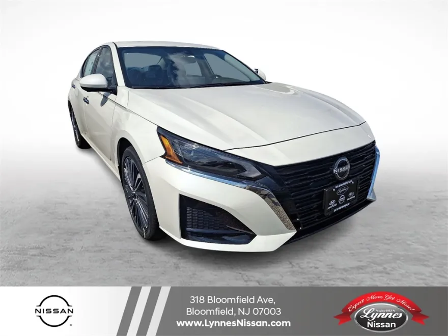 2025 Nissan Altima SL photo 1