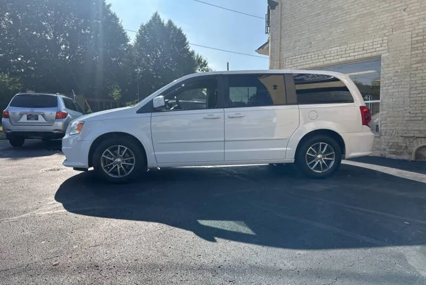 2015 Dodge Grand Caravan SE Plus photo 1