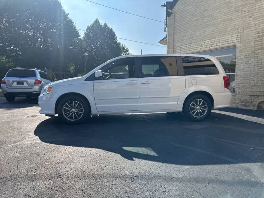 2015 Dodge Grand Caravan SE Plus photo 1
