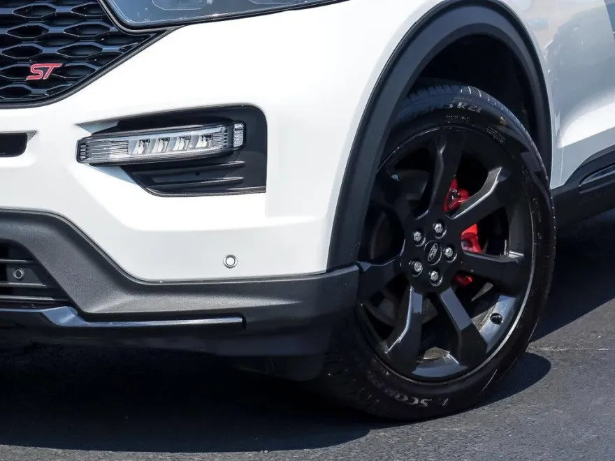 2023 Ford Explorer ST photo 1