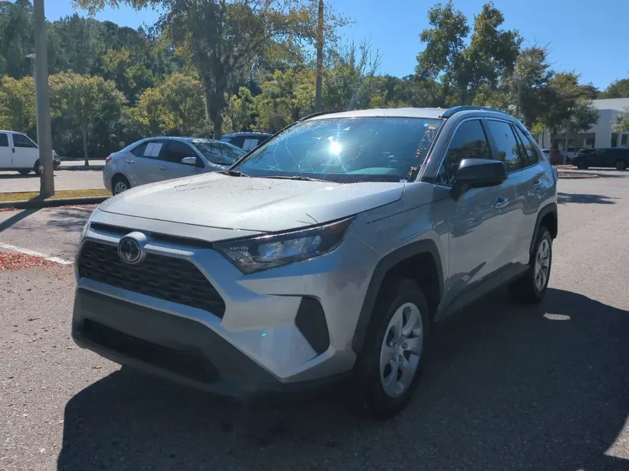 2021 Toyota RAV4 LE photo 1