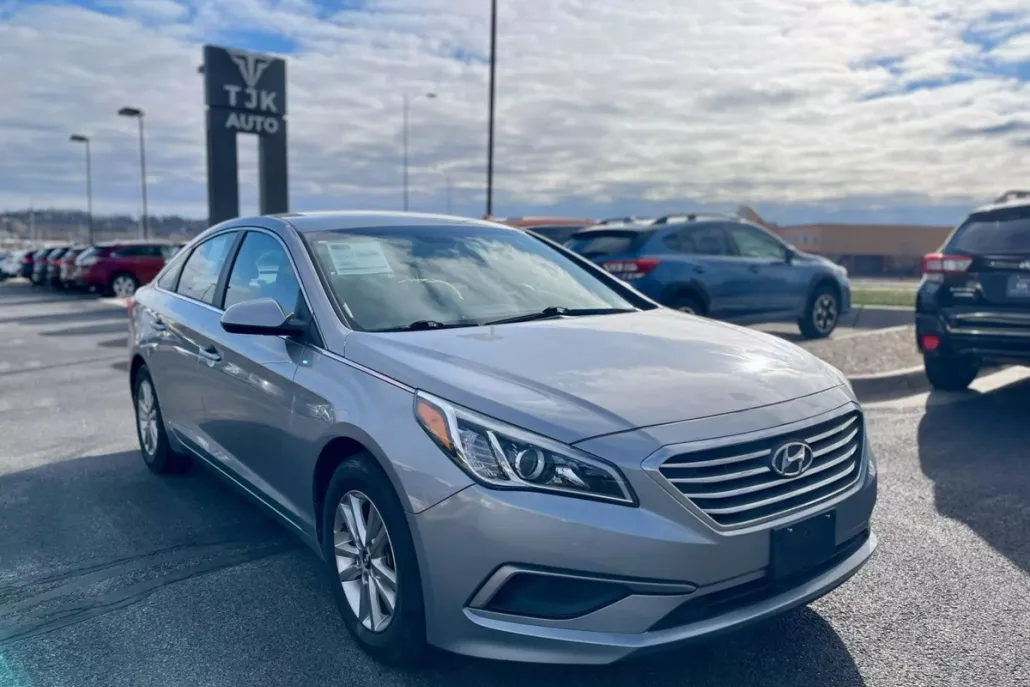 2016 Hyundai Sonata photo 1