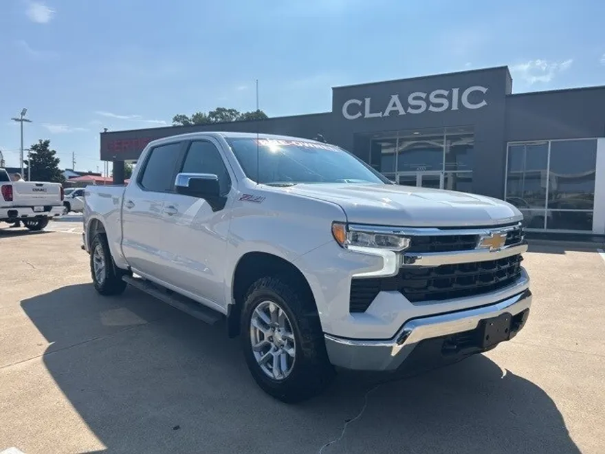 2023 Chevrolet Silverado 1500 LT photo 1