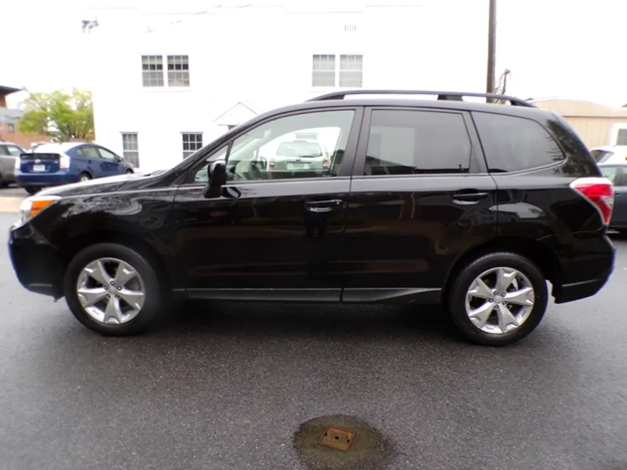 2015 Subaru Forester 2.5i Premium photo 1