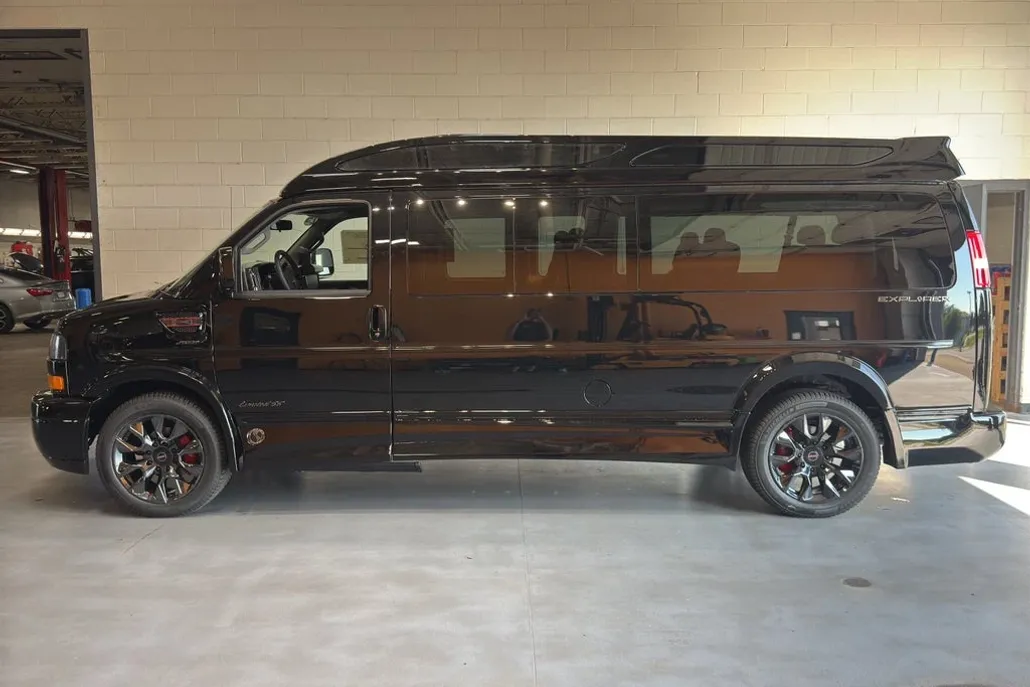 2025 Gmc Savana Cargo 2500 photo 1