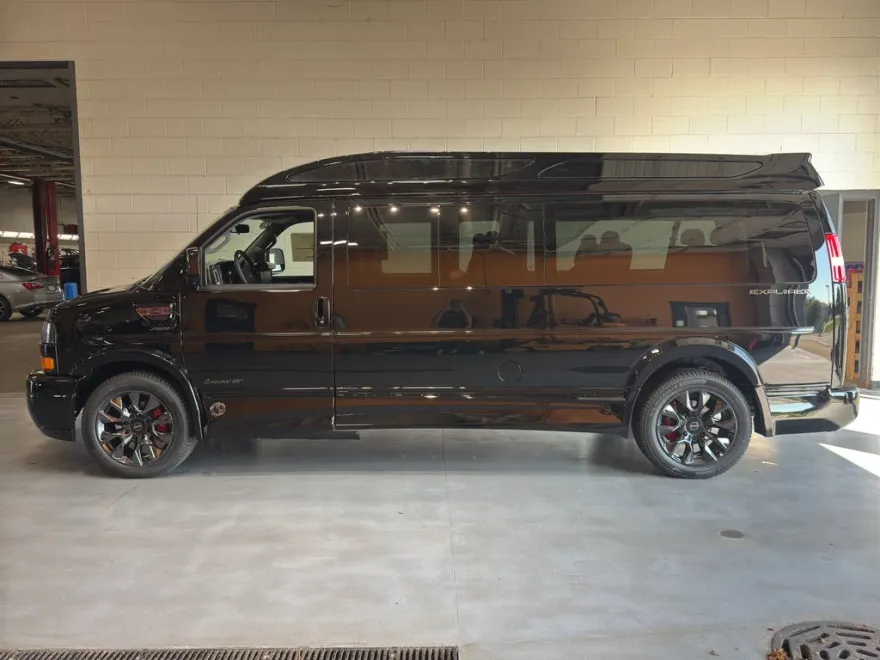 2025 Gmc Savana Cargo 2500 photo 1