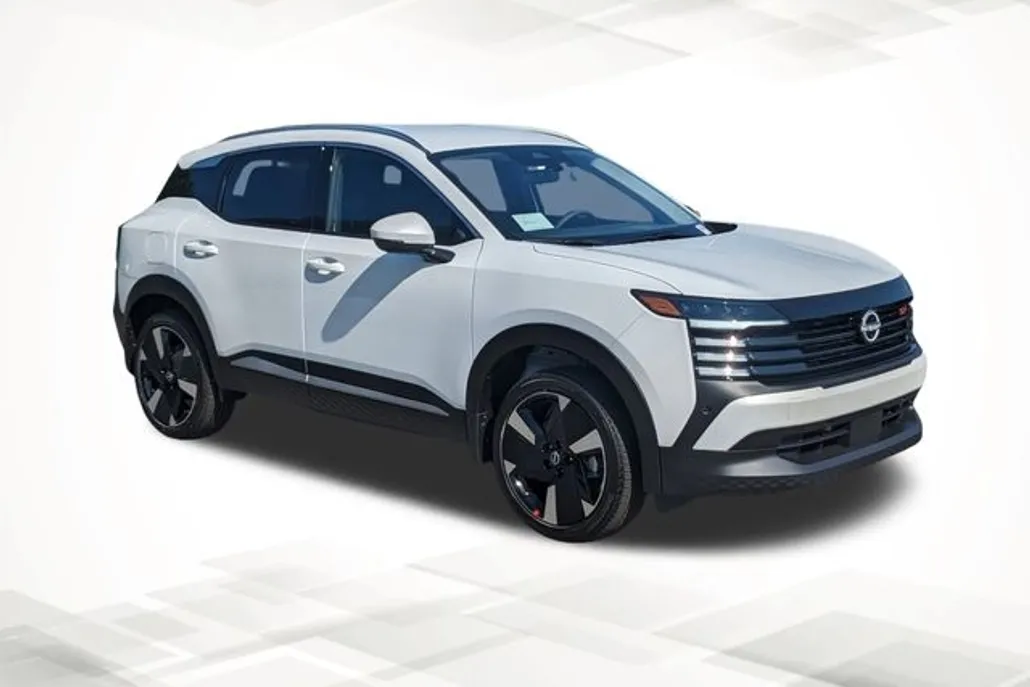 2025 Nissan Kicks SR photo 1