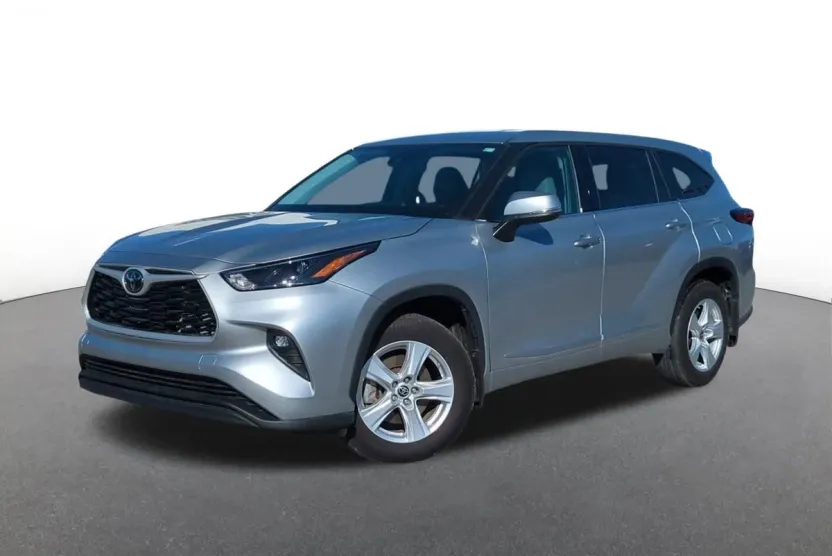 2022 Toyota Highlander LE photo 1