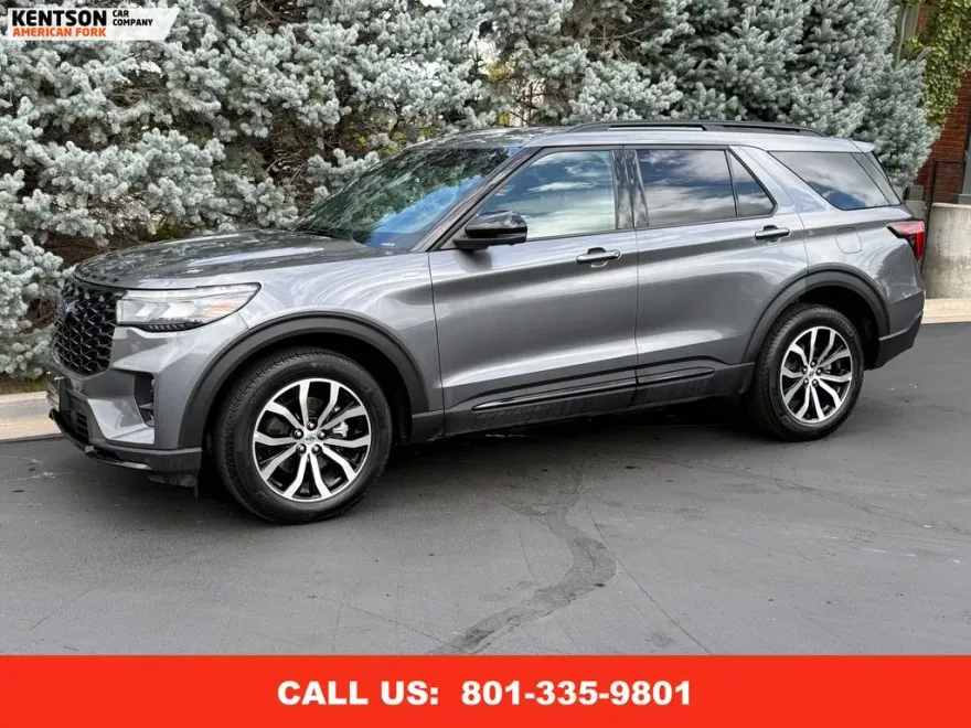2025 Ford Explorer ST-Line photo 1