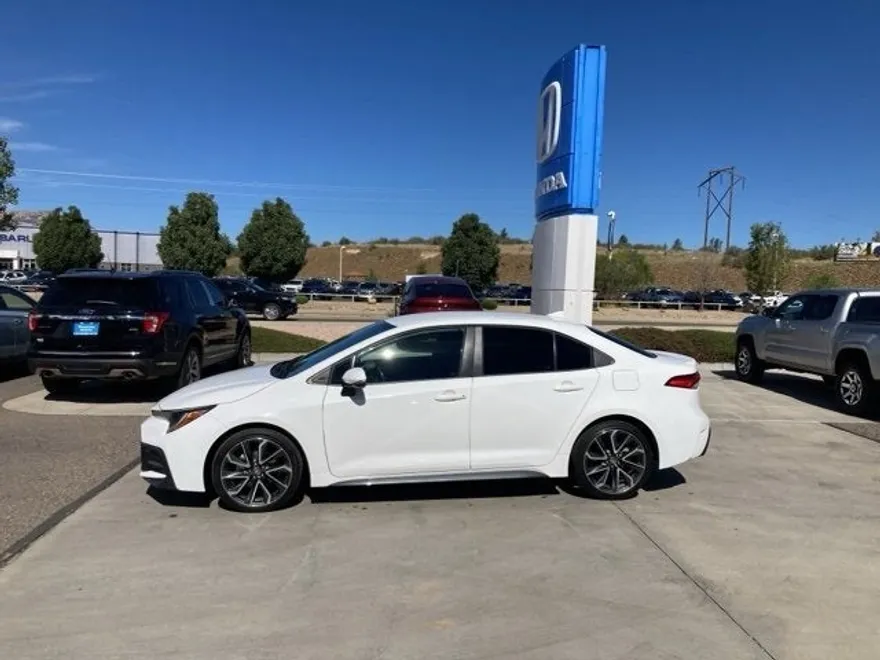 2020 Toyota Corolla SE photo 1