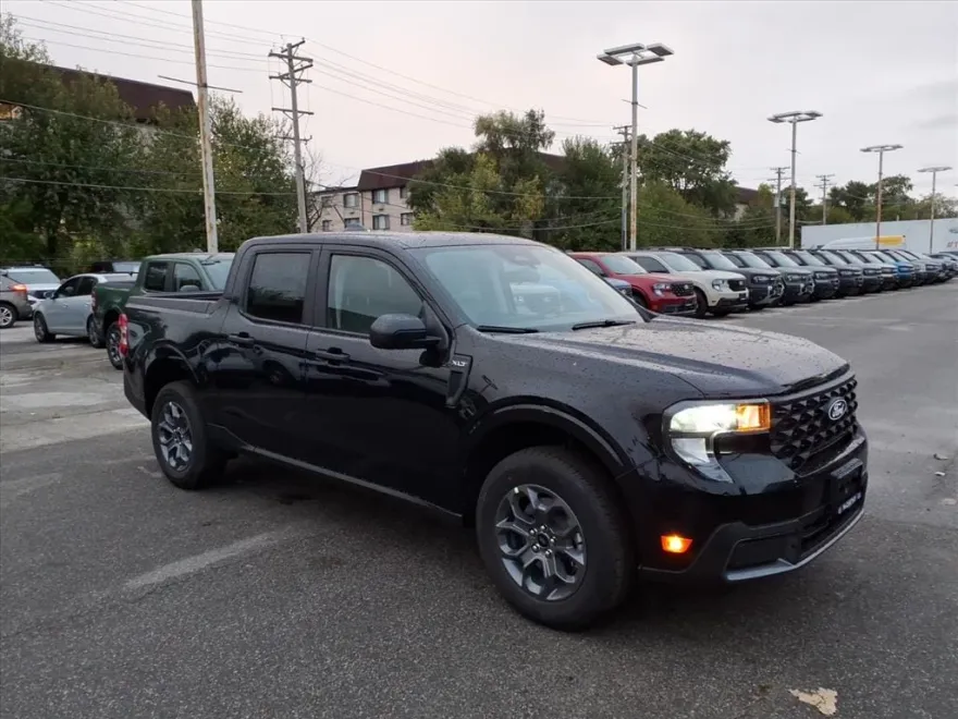 2025 Ford Maverick XLT photo 1