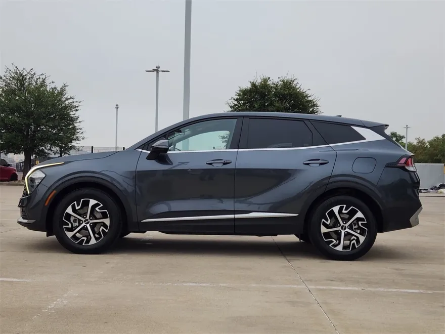 2023 Kia Sportage EX photo 1