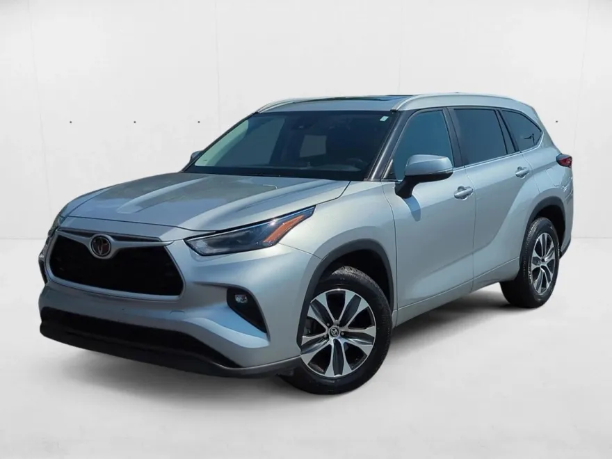 2023 Toyota Highlander XLE photo 1