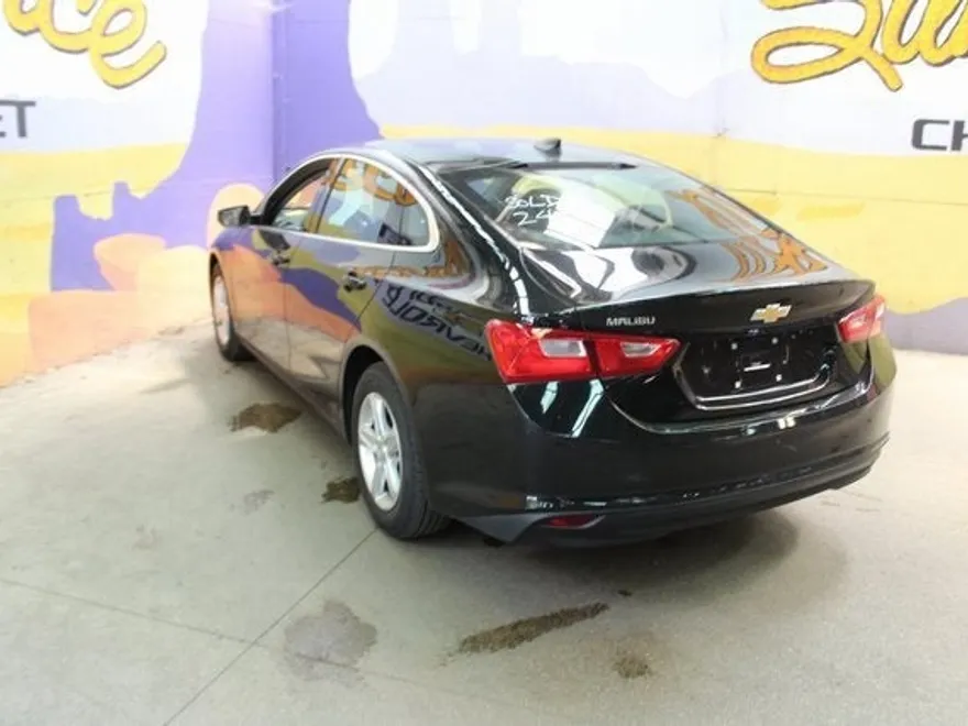 2020 Chevrolet Malibu LS photo 1