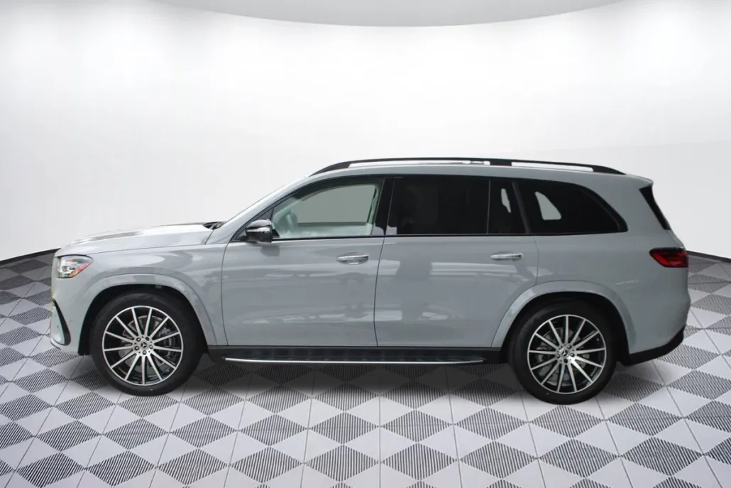 2026 Mercedes Benz GLS 450 4MATIC photo 1