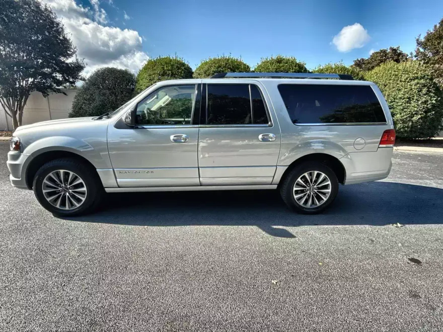 2015 Lincoln Navigator L photo 1