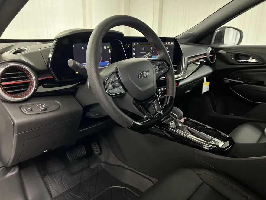 2025 Chevrolet Trax photo 1