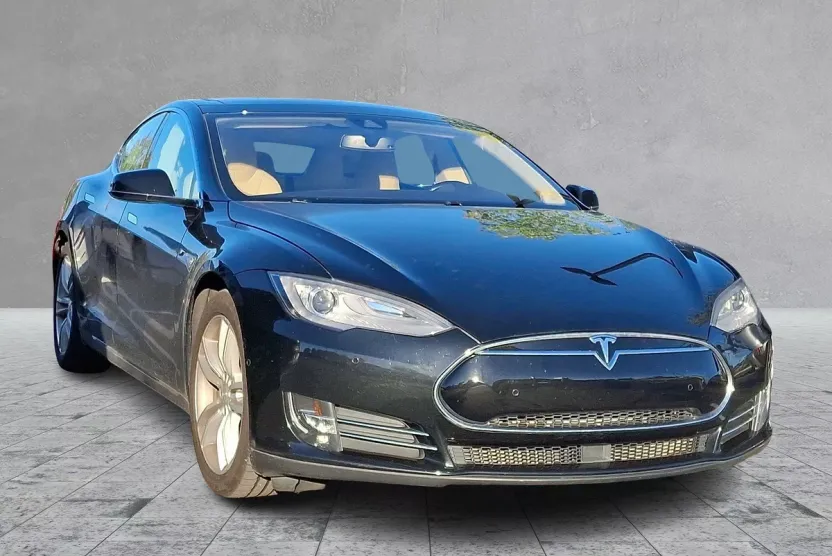 2015 Tesla Model S 85D AWD photo 1