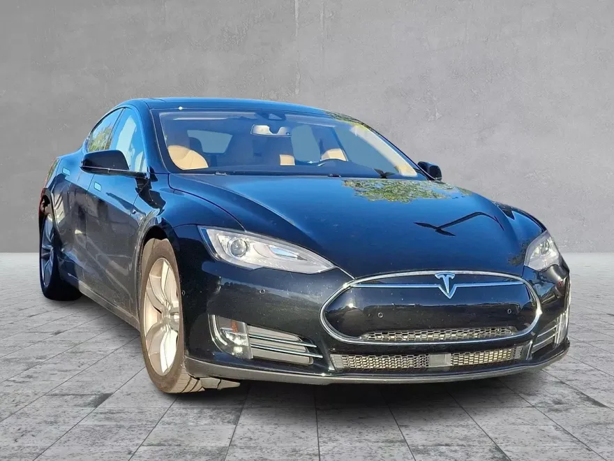 2015 Tesla Model S 85D AWD photo 1