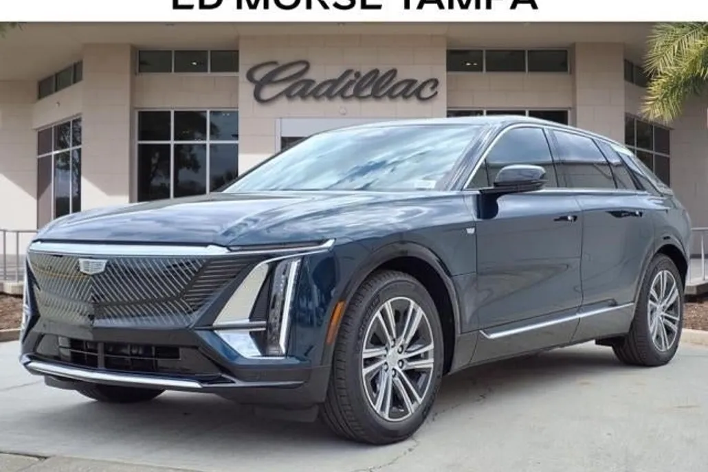 2025 Cadillac Lyriq Luxury photo 1