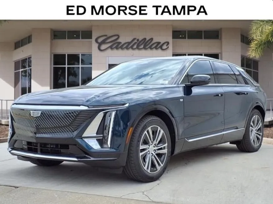 2025 Cadillac Lyriq Luxury photo 1