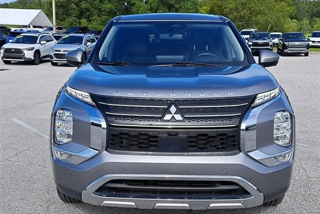 2022 Mitsubishi Outlander SE photo 1