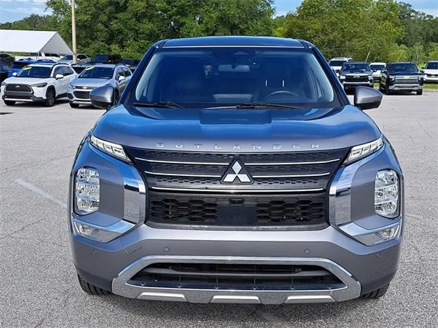 2022 Mitsubishi Outlander SE photo 1
