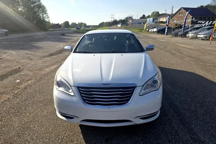 2014 Chrysler 200 Limited photo 1