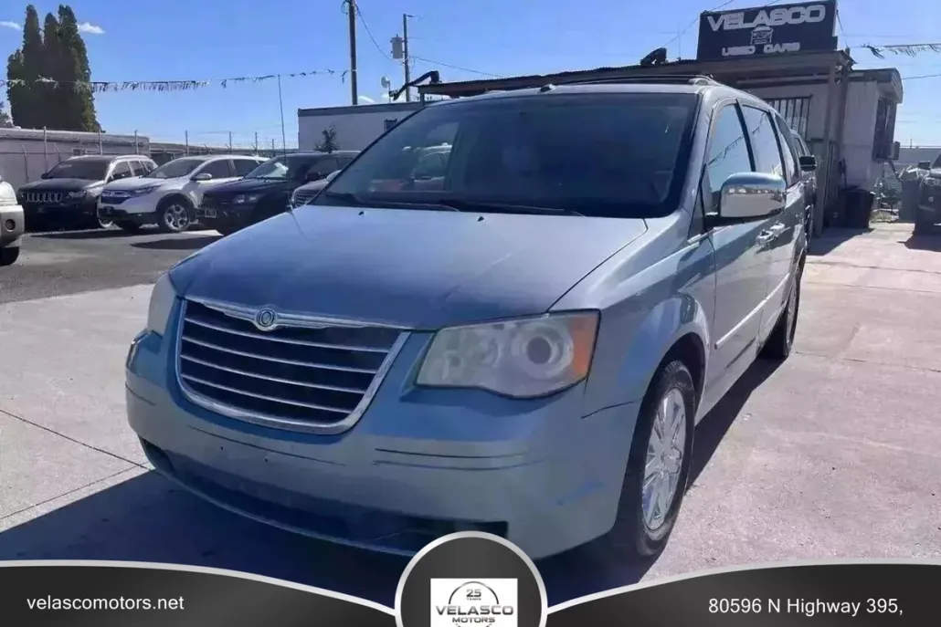 2008 Chrysler Town & Country Limited photo 1