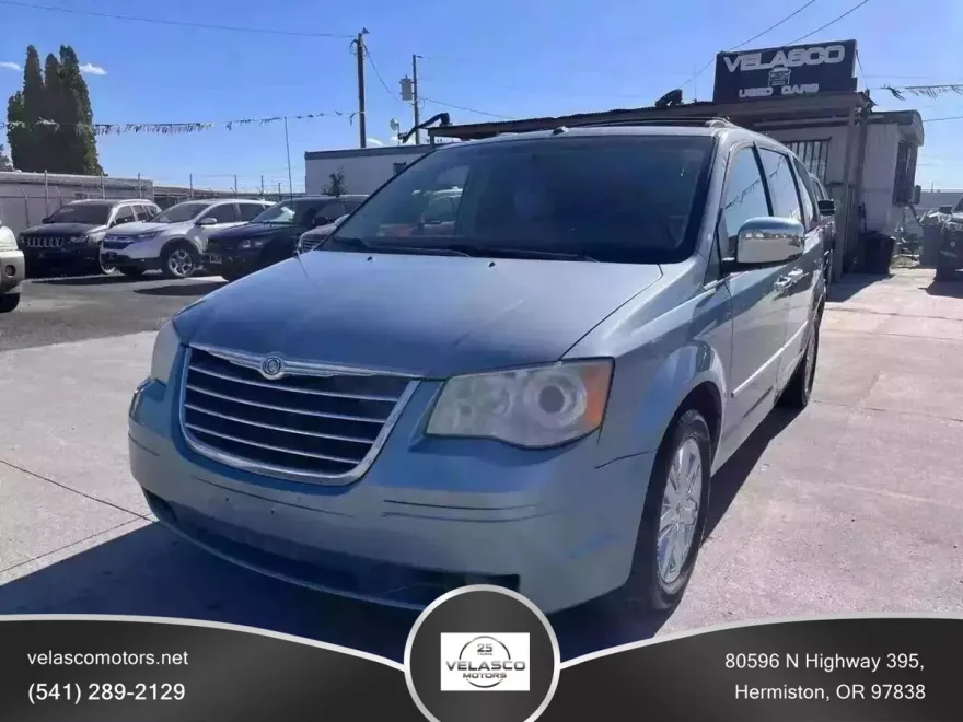 2008 Chrysler Town & Country Limited photo 1