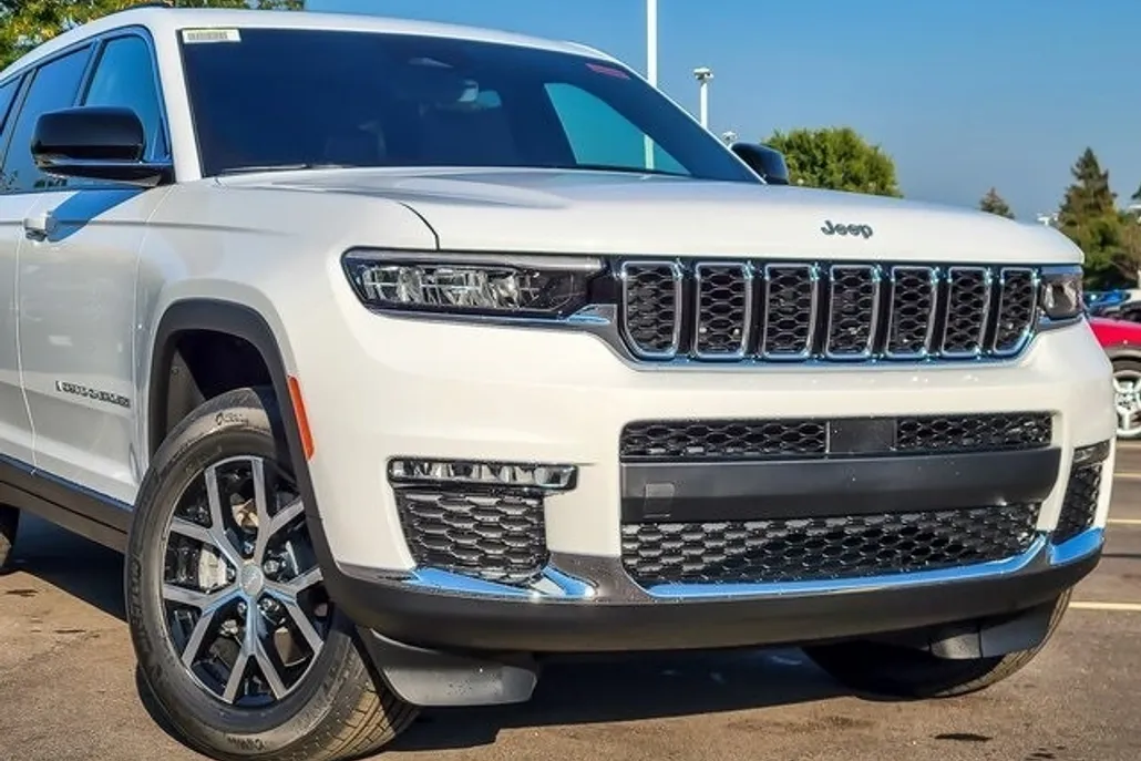 2025 Jeep Grand Cherokee Limited photo 1