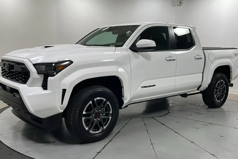 2025 Toyota Tacoma TRD Sport photo 1