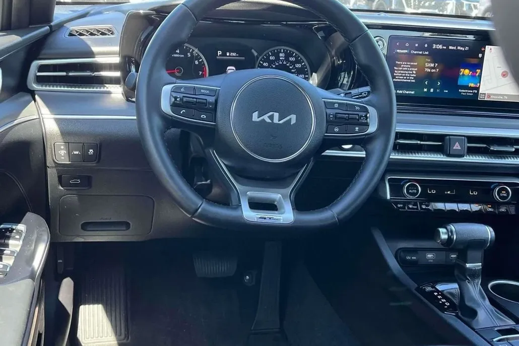 2023 Kia K5 GT-Line photo 1