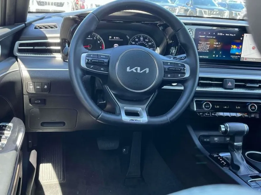 2023 Kia K5 GT-Line photo 1