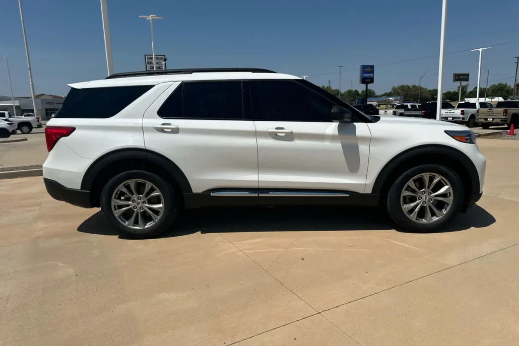 2022 Ford Explorer XLT photo 1