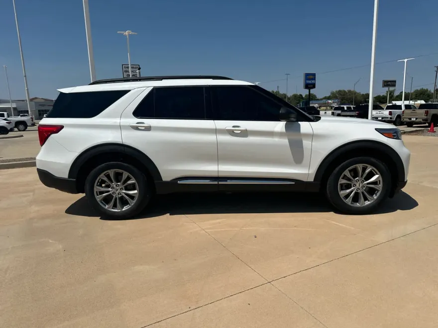 2022 Ford Explorer XLT photo 1