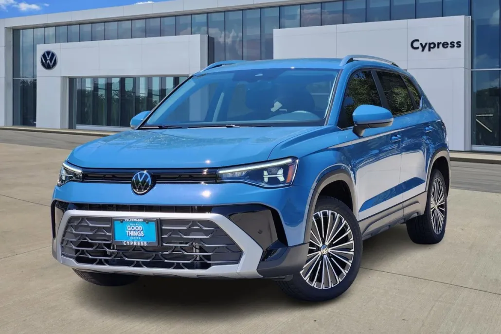 2025 Volkswagen Taos SE photo 1