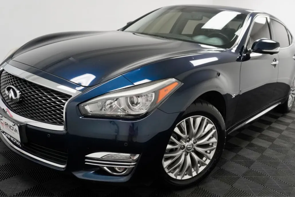 2016 Infiniti Q70L 3.7 Luxe photo 1