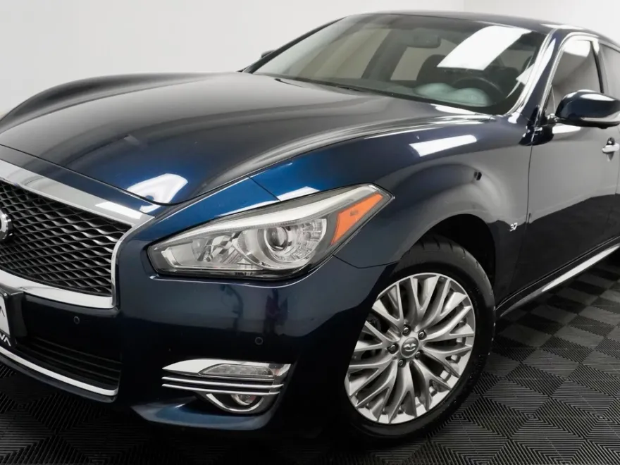 2016 Infiniti Q70L 3.7 Luxe photo 1
