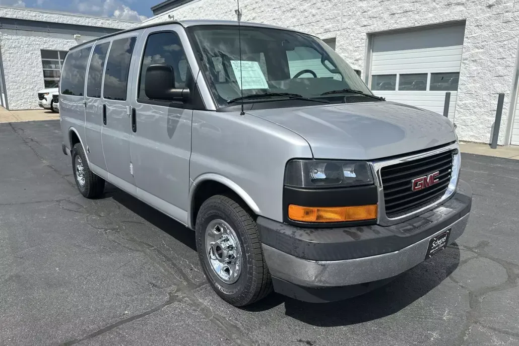 2017 Gmc Savana Passenger 2500 LT photo 1