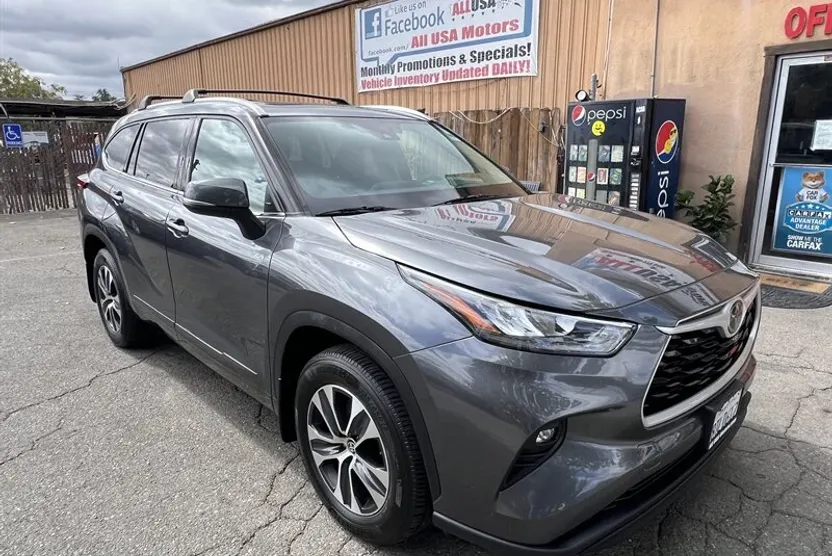 2020 Toyota Highlander XLE photo 1