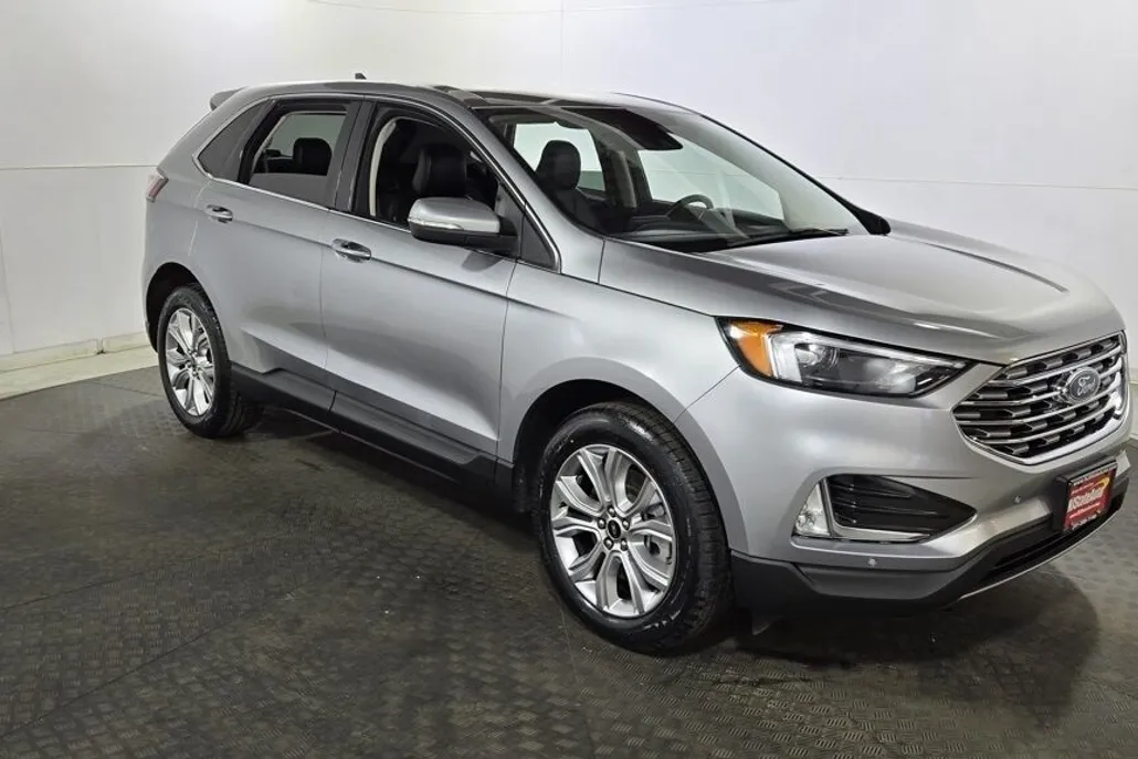 2023 Ford Edge Titanium photo 1