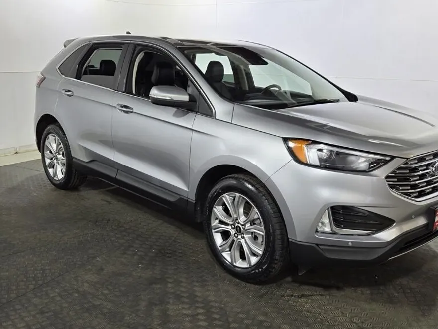 2023 Ford Edge Titanium photo 1