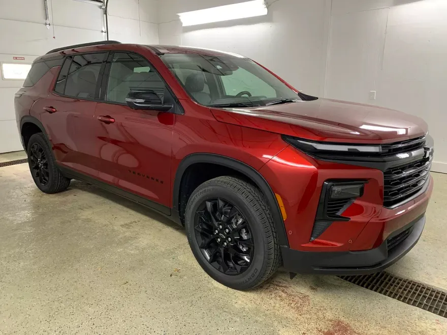 2025 Chevrolet Traverse photo 1
