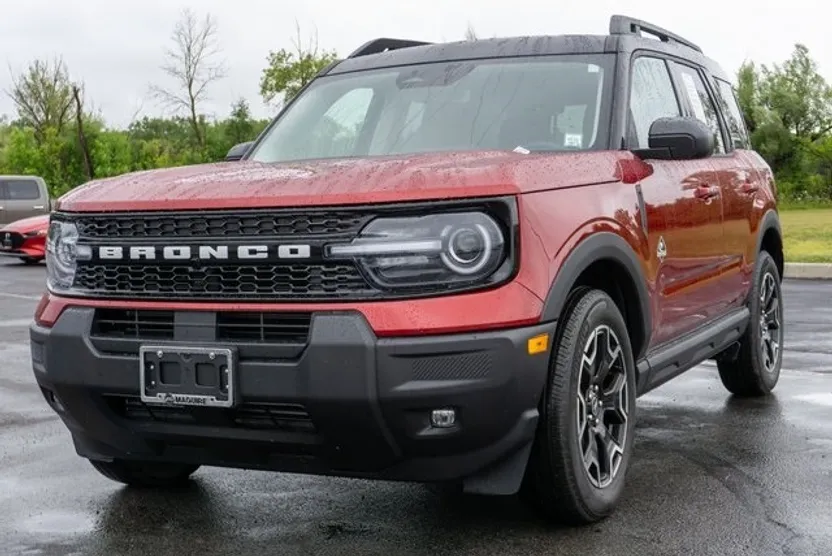 2025 Ford Bronco Sport Outer Banks photo 1